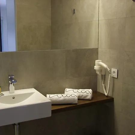 Iacca Otel Jaca
